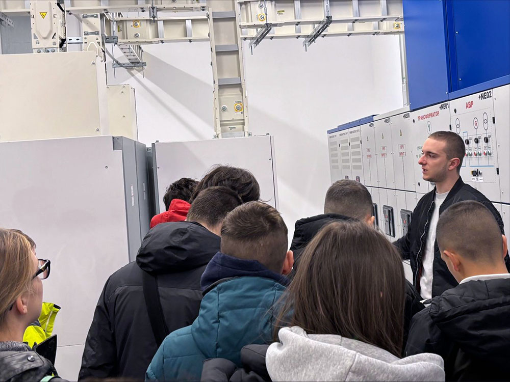Students from Bourgas visit DISCOVERER